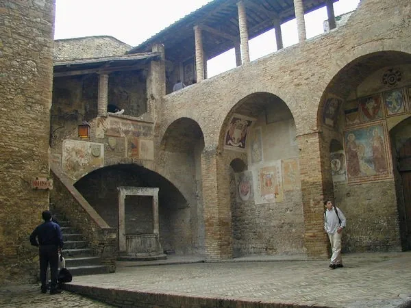 Sangimignano townhall square